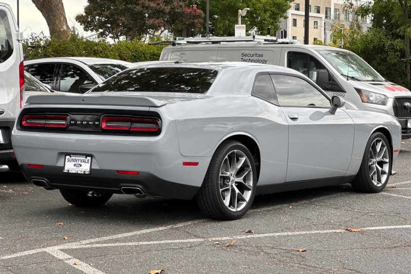 Dodge Challenger Vehicle Full-screen Gallery Image 04