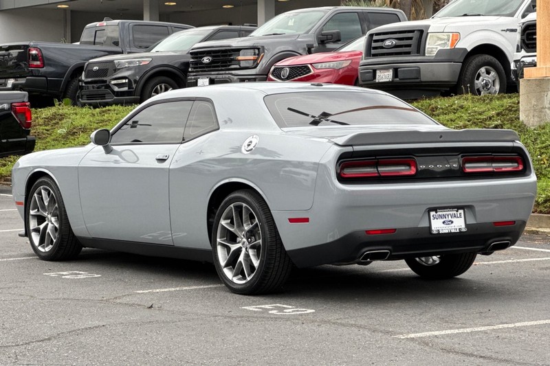 Dodge Challenger Vehicle Full-screen Gallery Image 06