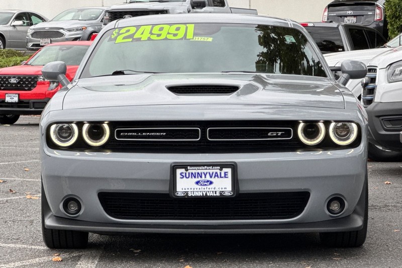 Dodge Challenger Vehicle Full-screen Gallery Image 09