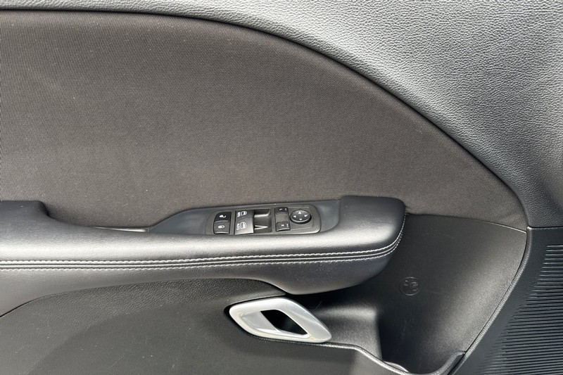 Dodge Challenger Vehicle Full-screen Gallery Image 11