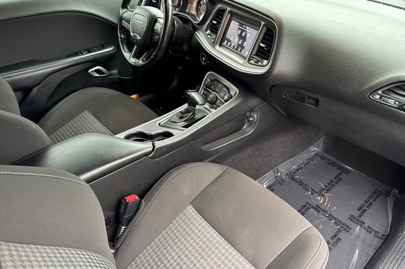 Dodge Challenger Vehicle Full-screen Gallery Image 13