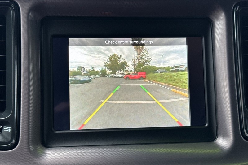 Dodge Challenger Vehicle Full-screen Gallery Image 15