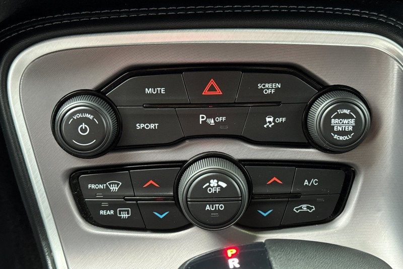Dodge Challenger Vehicle Full-screen Gallery Image 16