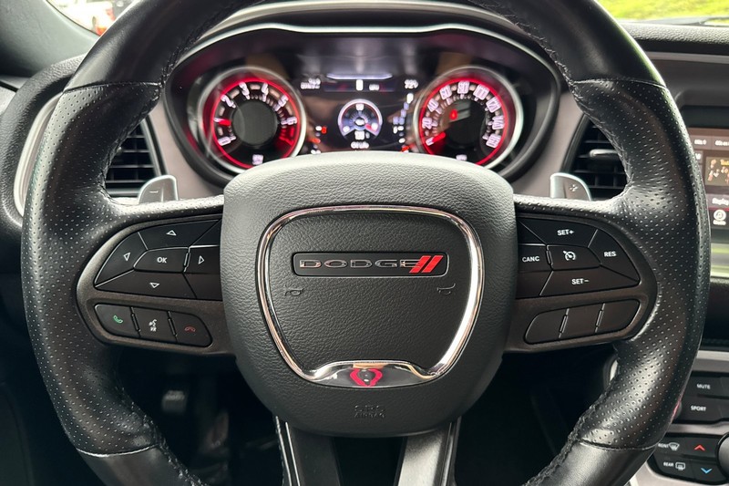 Dodge Challenger Vehicle Full-screen Gallery Image 19