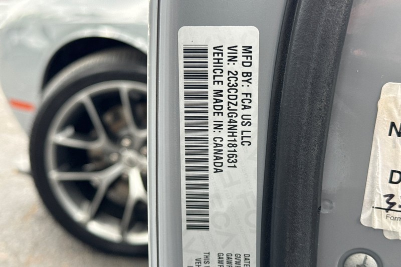 Dodge Challenger Vehicle Full-screen Gallery Image 23