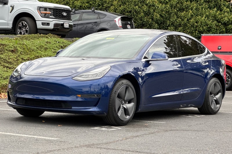 Tesla Model 3 Vehicle Full-screen Gallery Image 08