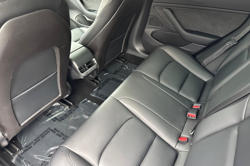 Tesla Model 3 Vehicle Full-screen Gallery Image 12