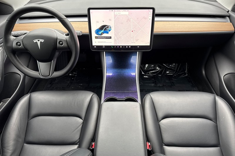 Tesla Model 3 Vehicle Full-screen Gallery Image 13
