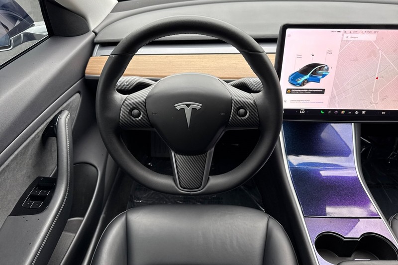 Tesla Model 3 Vehicle Full-screen Gallery Image 14