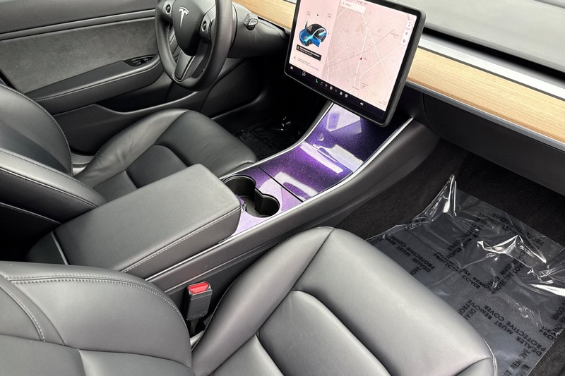 Tesla Model 3 Vehicle Full-screen Gallery Image 15