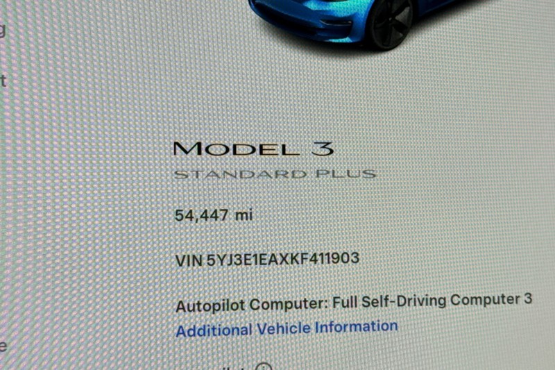 Tesla Model 3 Vehicle Full-screen Gallery Image 23