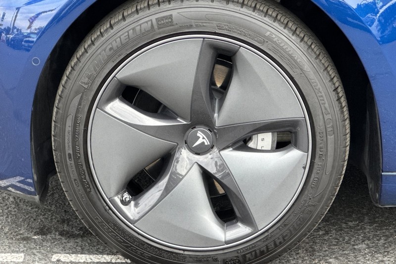 Tesla Model 3 Vehicle Full-screen Gallery Image 24