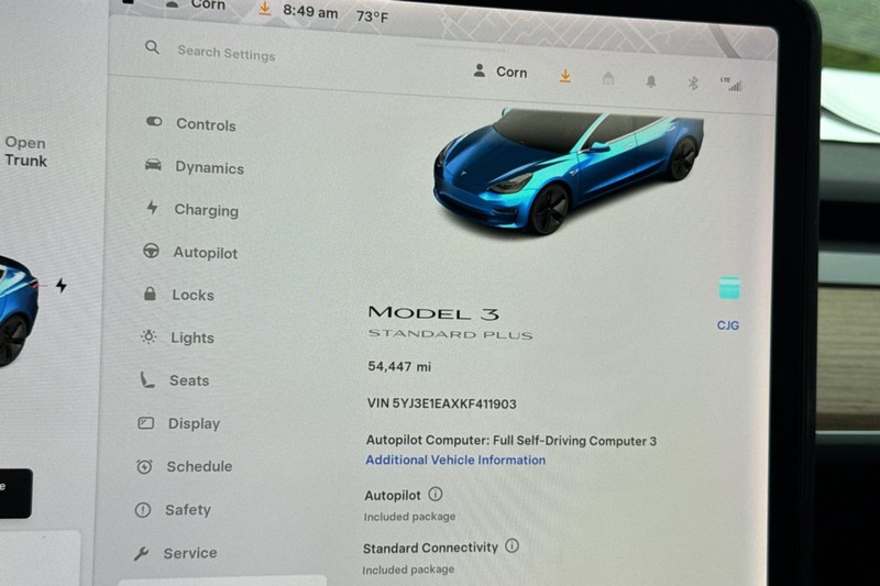 Tesla Model 3 Vehicle Full-screen Gallery Image 25