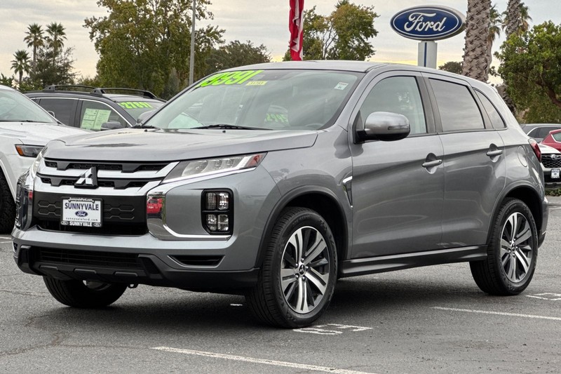 Mitsubishi Outlander Sport Vehicle Full-screen Gallery Image 08