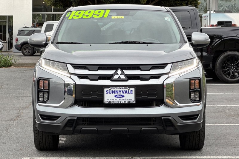 Mitsubishi Outlander Sport Vehicle Full-screen Gallery Image 09