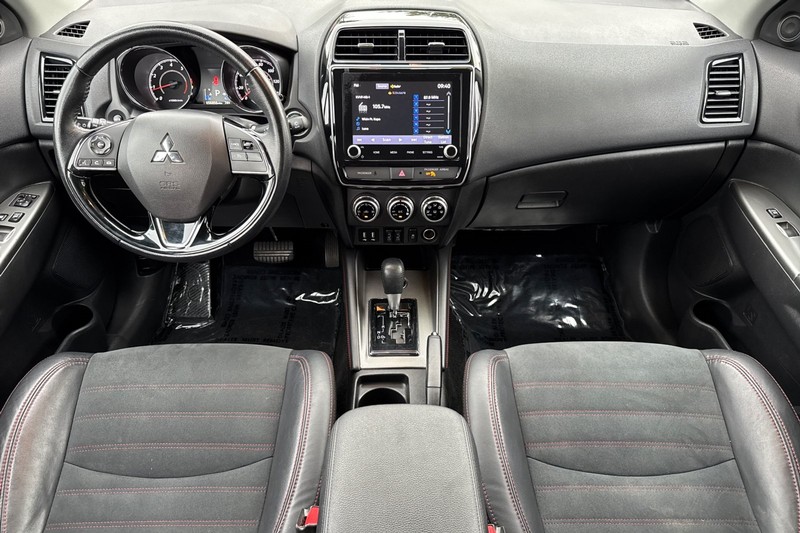 Mitsubishi Outlander Sport Vehicle Full-screen Gallery Image 13