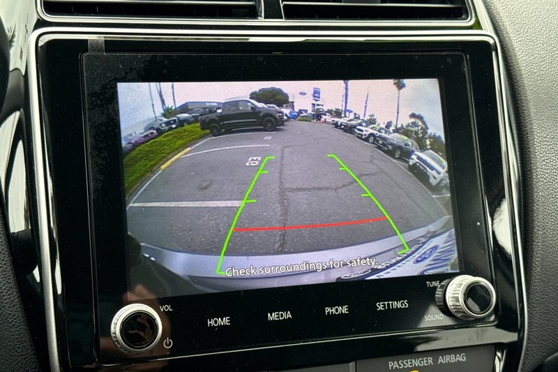 Mitsubishi Outlander Sport Vehicle Full-screen Gallery Image 17