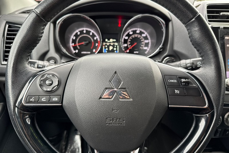 Mitsubishi Outlander Sport Vehicle Full-screen Gallery Image 21