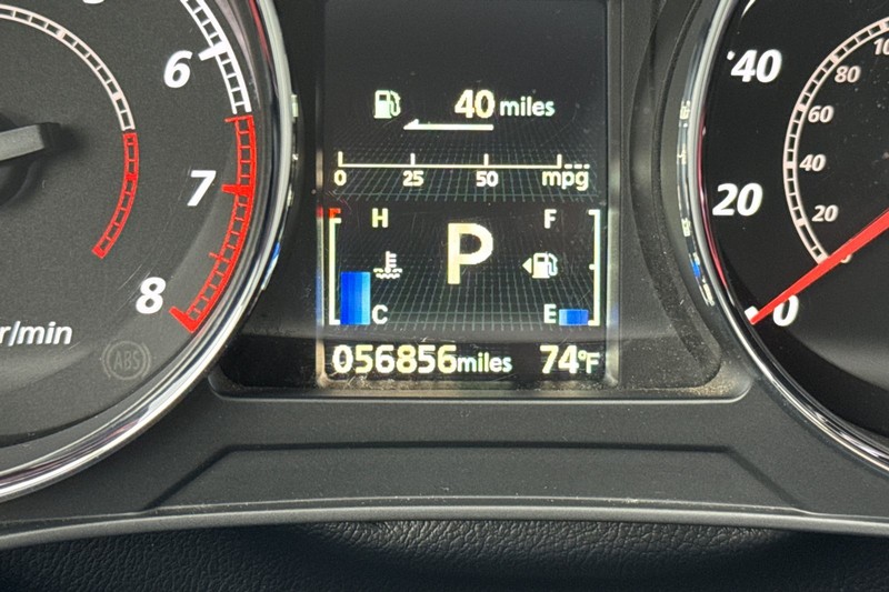 Mitsubishi Outlander Sport Vehicle Full-screen Gallery Image 23