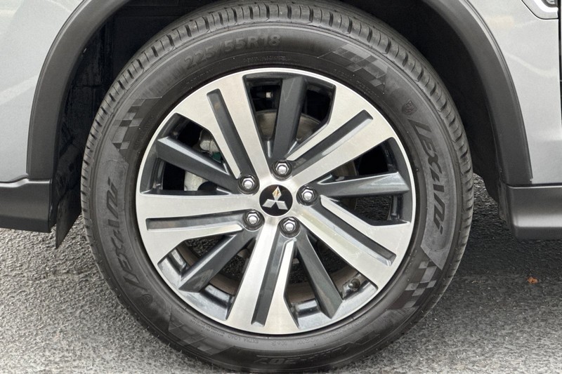 Mitsubishi Outlander Sport Vehicle Full-screen Gallery Image 24