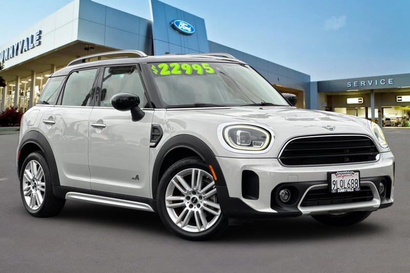 MINI Countryman Vehicle Full-screen Gallery Image 02