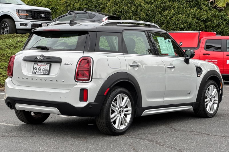 MINI Countryman Vehicle Full-screen Gallery Image 04