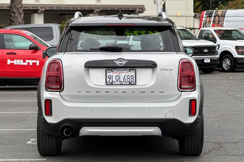 MINI Countryman Vehicle Full-screen Gallery Image 05