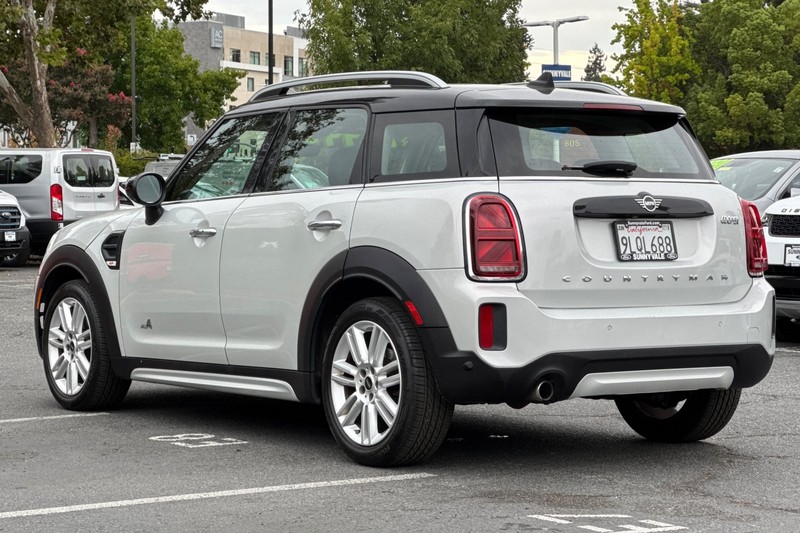 MINI Countryman Vehicle Full-screen Gallery Image 06