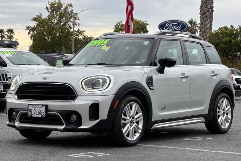 MINI Countryman Vehicle Full-screen Gallery Image 08