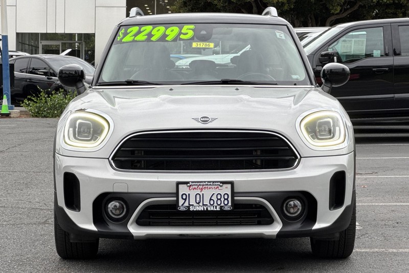 MINI Countryman Vehicle Full-screen Gallery Image 09