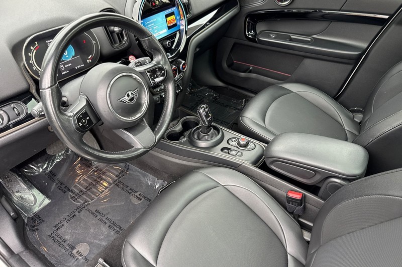 MINI Countryman Vehicle Full-screen Gallery Image 10
