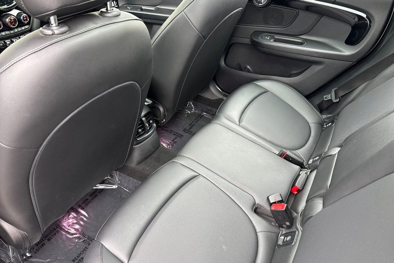 MINI Countryman Vehicle Full-screen Gallery Image 12