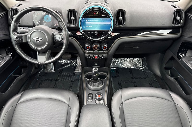 MINI Countryman Vehicle Full-screen Gallery Image 13