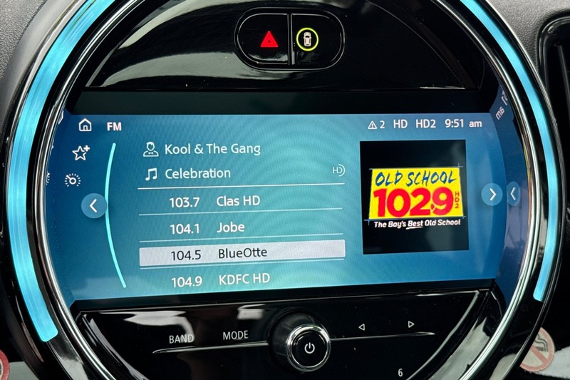 MINI Countryman Vehicle Full-screen Gallery Image 16