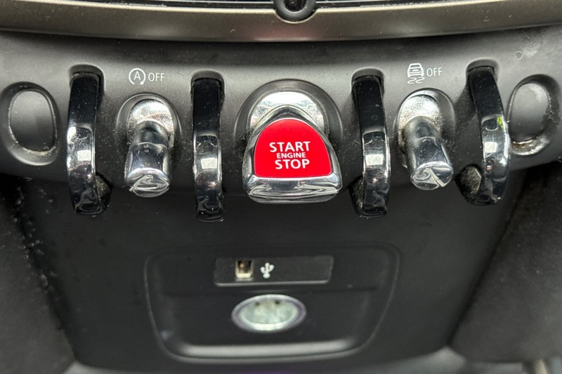 MINI Countryman Vehicle Full-screen Gallery Image 20