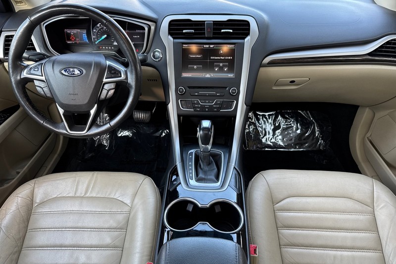 Ford Fusion Vehicle Full-screen Gallery Image 13