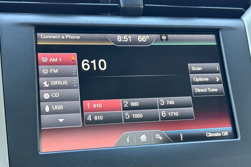 Ford Fusion Vehicle Full-screen Gallery Image 16
