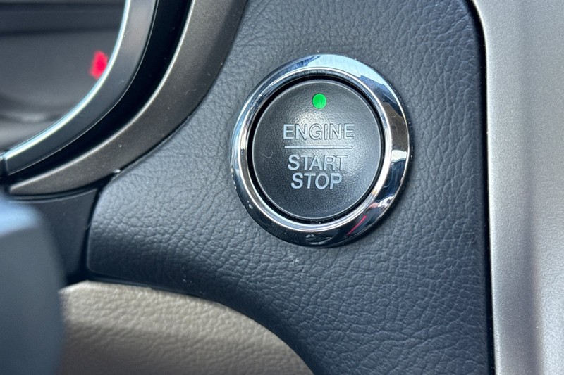 Ford Fusion Vehicle Full-screen Gallery Image 20