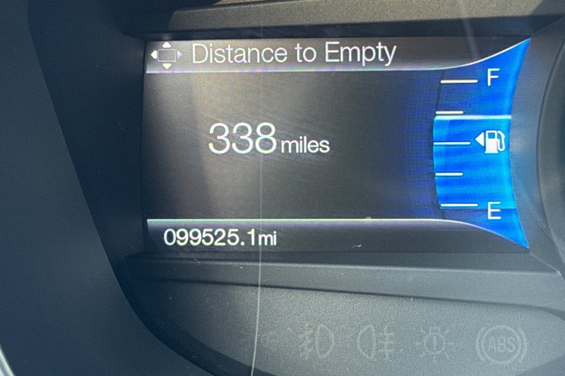 Ford Fusion Vehicle Full-screen Gallery Image 23