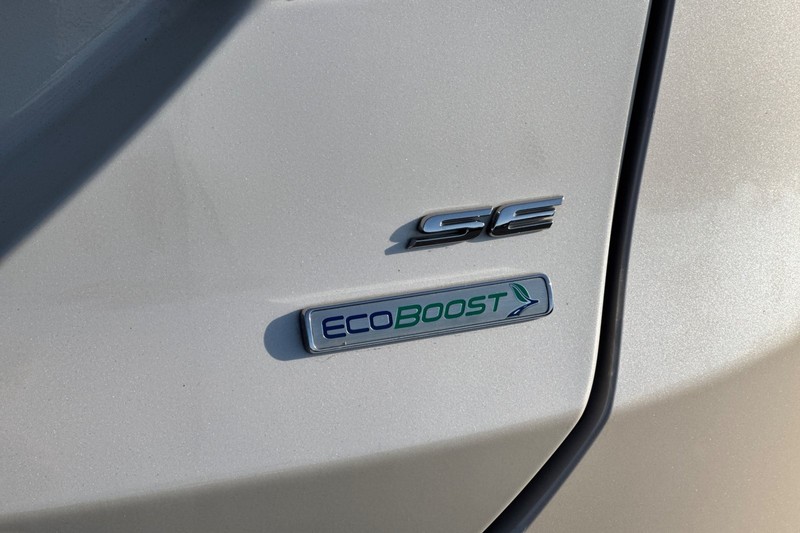 Ford Fusion Vehicle Full-screen Gallery Image 25