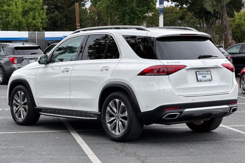 Mercedes-Benz GLE Vehicle Full-screen Gallery Image 06