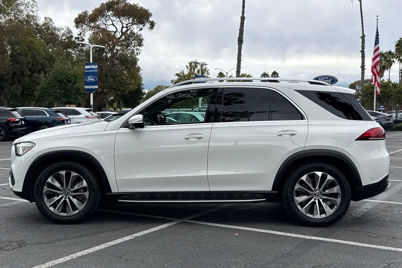 Mercedes-Benz GLE Vehicle Full-screen Gallery Image 07
