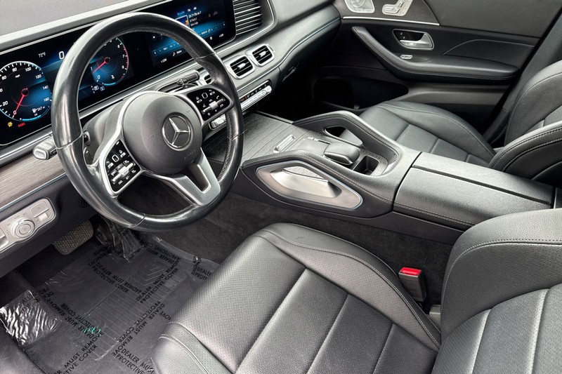 Mercedes-Benz GLE Vehicle Full-screen Gallery Image 10
