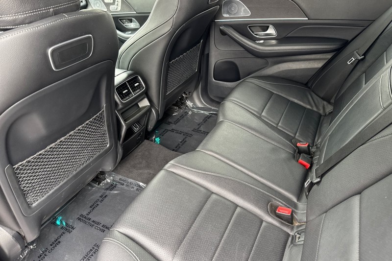 Mercedes-Benz GLE Vehicle Full-screen Gallery Image 12