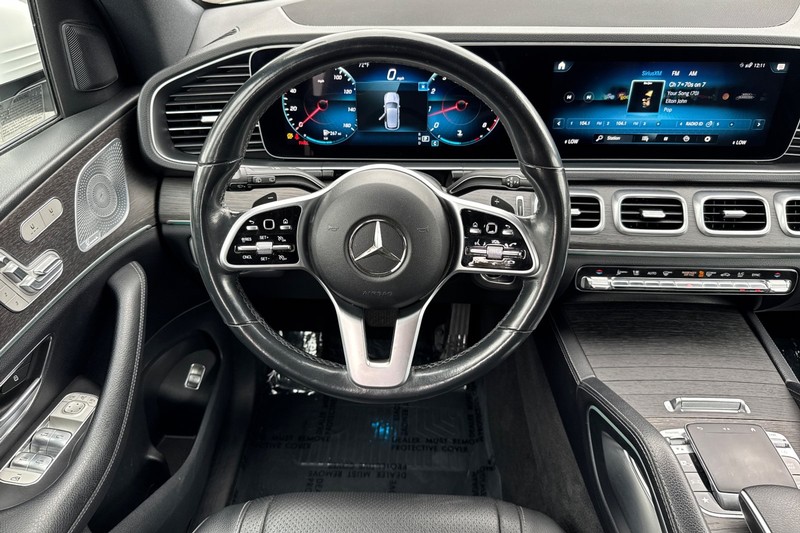Mercedes-Benz GLE Vehicle Full-screen Gallery Image 14