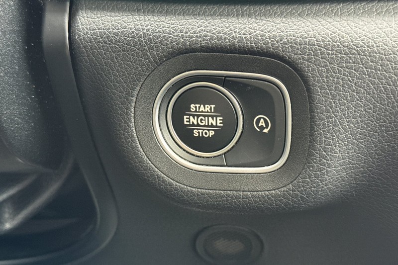 Mercedes-Benz GLE Vehicle Full-screen Gallery Image 21