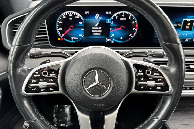 Mercedes-Benz GLE Vehicle Full-screen Gallery Image 22