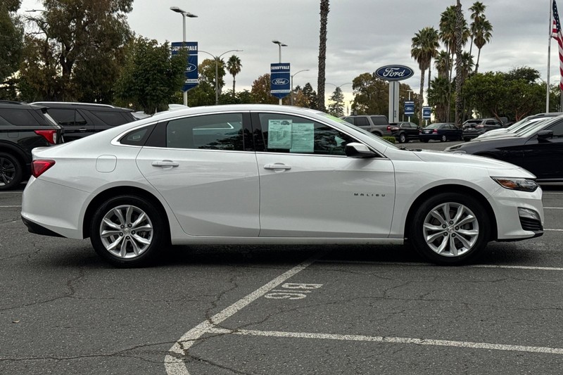 Chevrolet Malibu Vehicle Full-screen Gallery Image 03