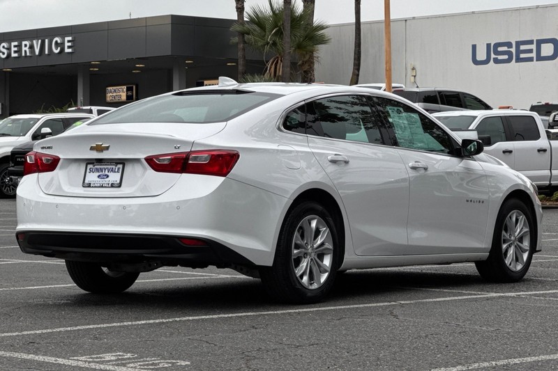 Chevrolet Malibu Vehicle Full-screen Gallery Image 04