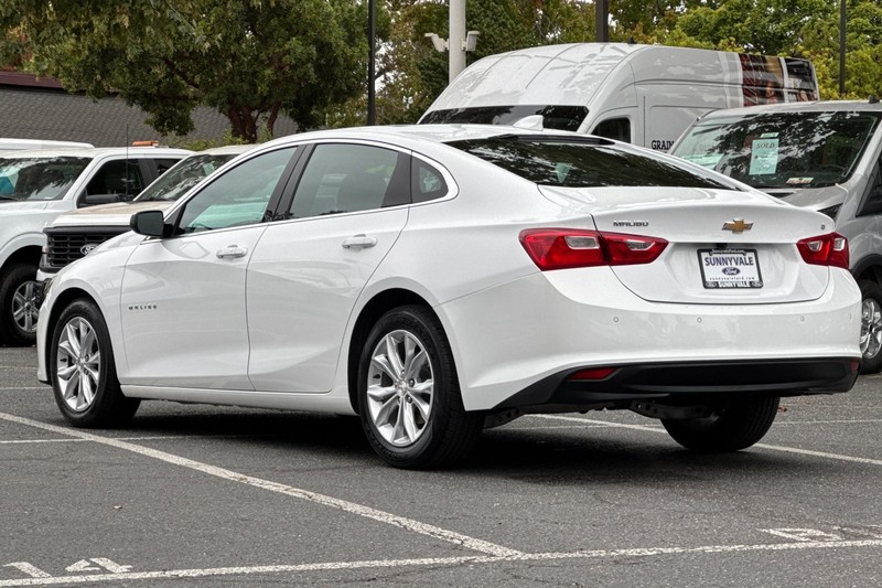 Chevrolet Malibu Vehicle Full-screen Gallery Image 06